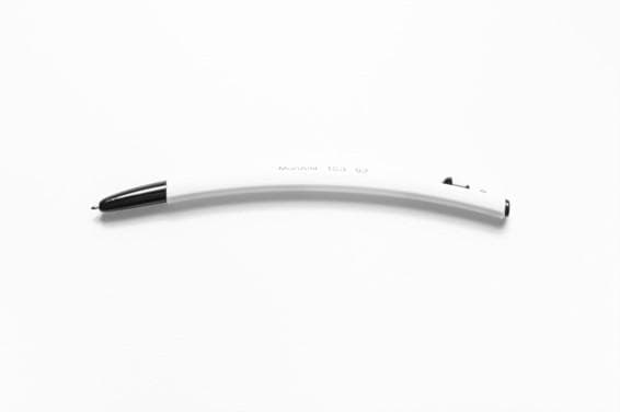 휘어진 세계로부터_모나미볼펜 1