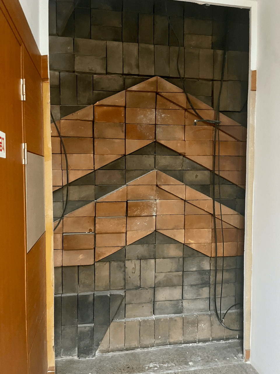 Oh Yoon, 1974 — terracotta mural, reverse face (abstract relief)