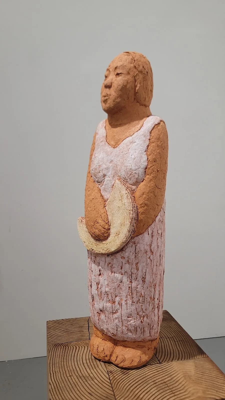 Woman Holding the Moon - Han Aegyu
