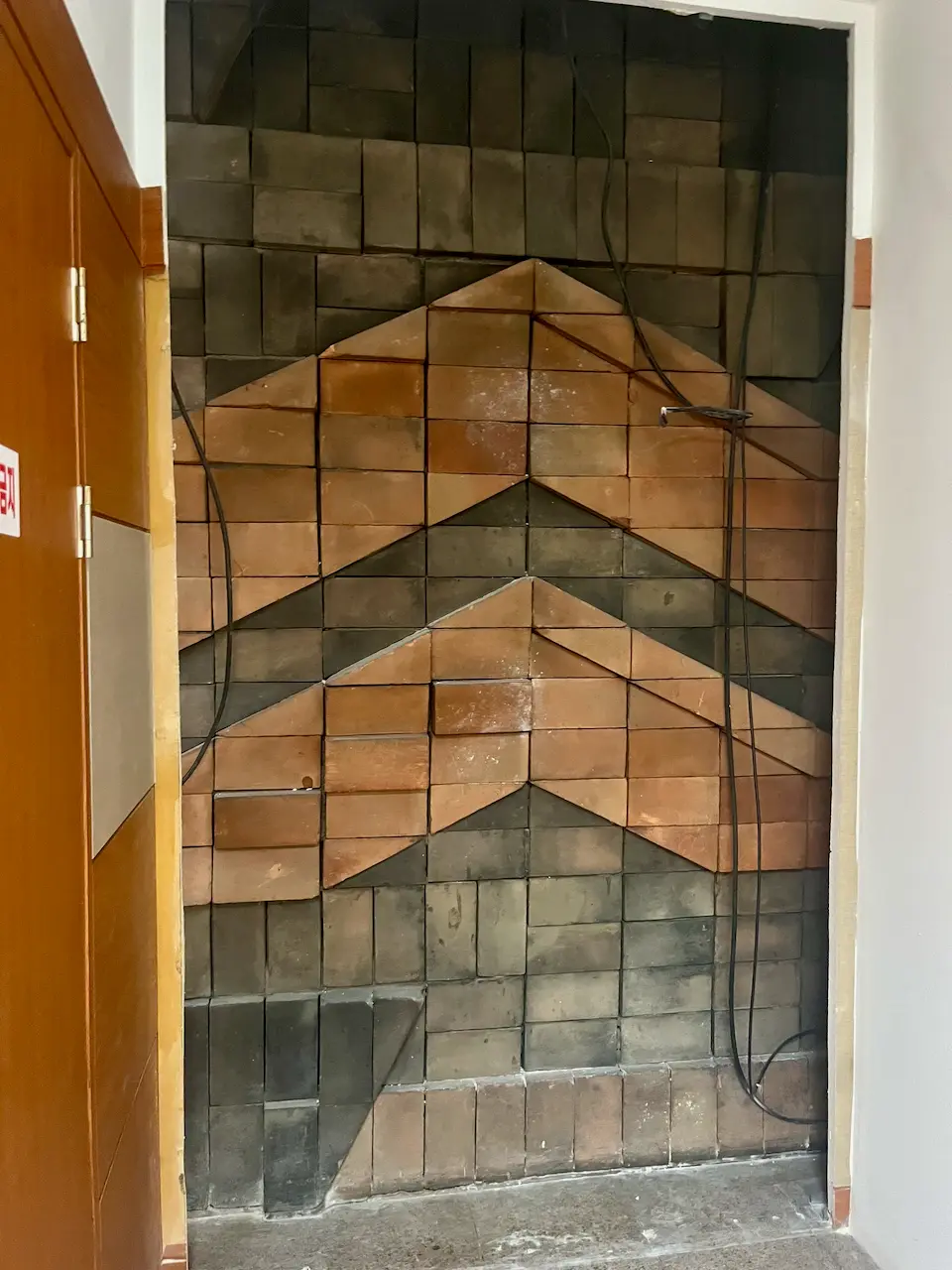 오윤, 1974, 테라코타 벽화 — 반대 면(추상 부조)